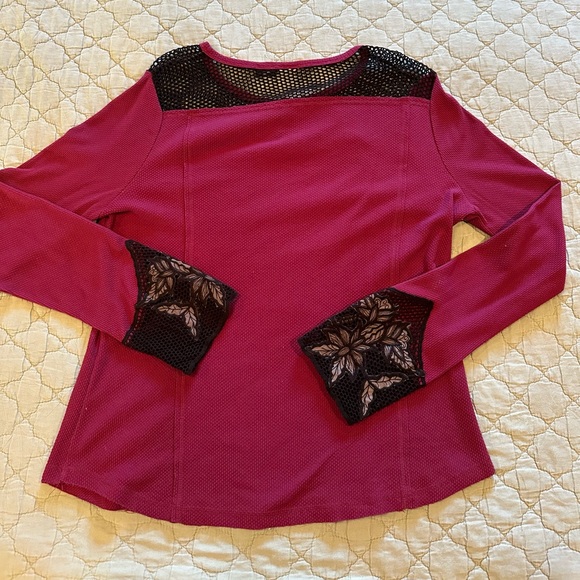 Harley-Davidson two piece set. Long sleeved raspberry colored shirt and jacket - Picture 3 of 11